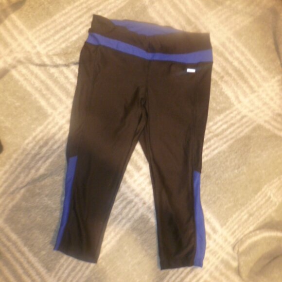 Cascade Sport Performance Leggings Capri Speed Dri - Picture 3 of 9